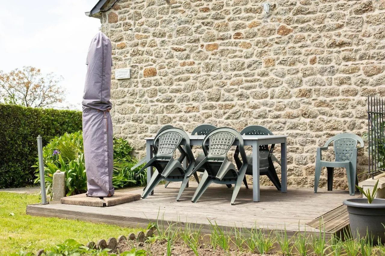Maison Confortable A Rostrenen Avec Jardin Et Cheminee 度假居